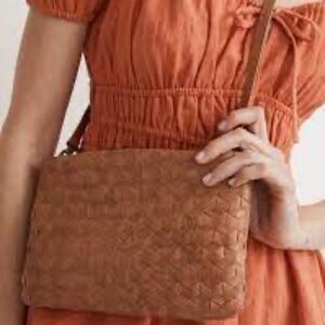 Madewell Puff Woven Crossbody Bag in Tan Light Brown
